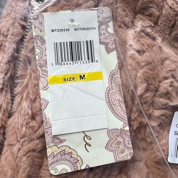 Band of the Free Angel Faux Fur Hooded Jacket in Butterscotch. Size Medium. NWT! - Picture 6 of 9